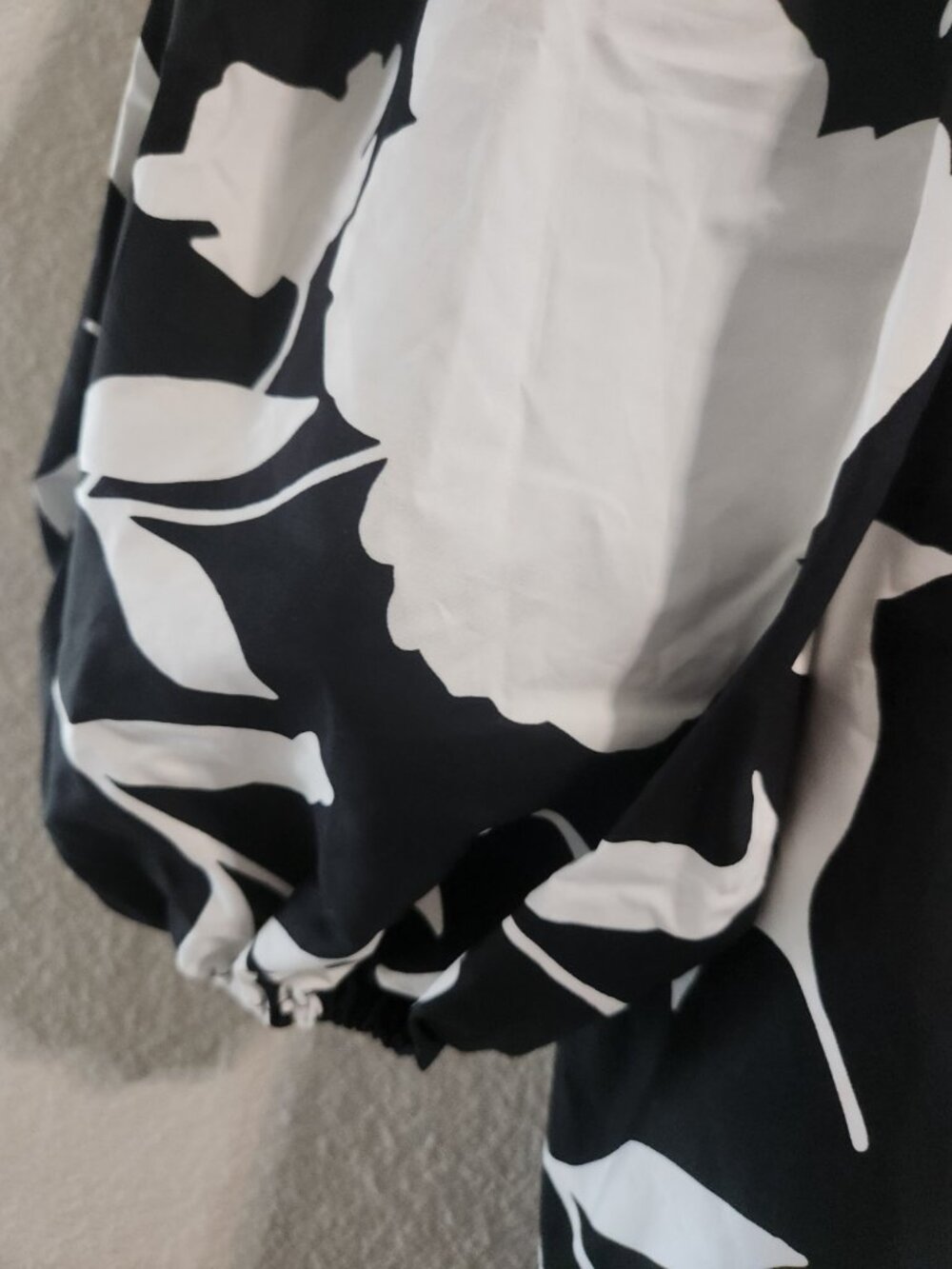 Black & White Floral Puff-Sleeve Mini Dress - Picture 6 of 6